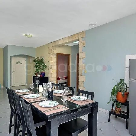 Semesterbostad Darius With Hot Tub