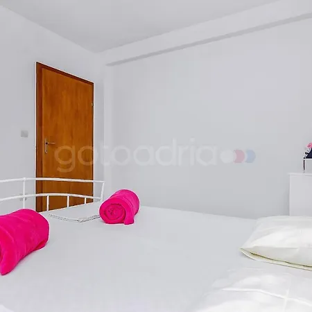 Darius With Hot Tub * Makarska