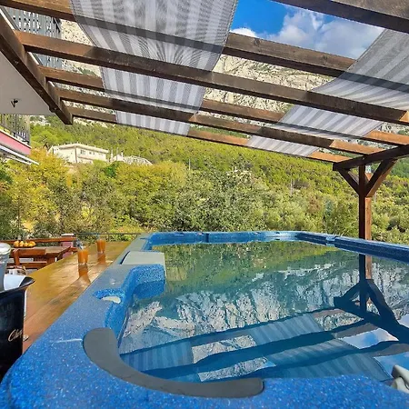 Holiday home Darius With Hot Tub *