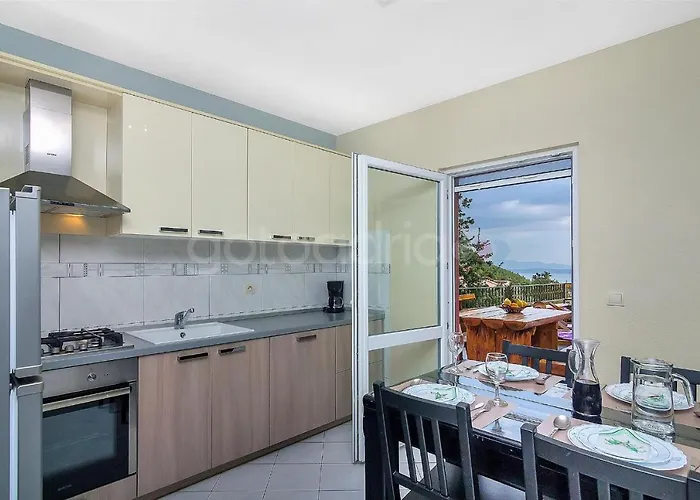 Vakantiehuis Darius With Hot Tub Makarska