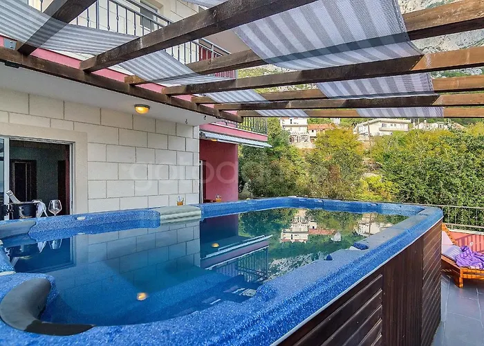 בית נופש Darius With Hot Tub