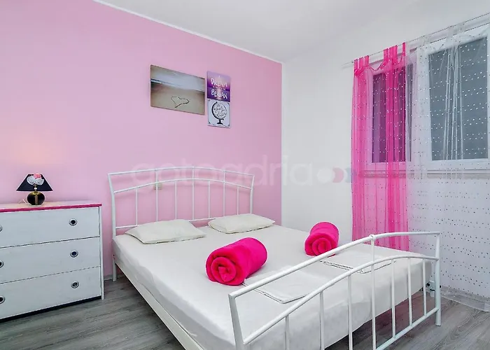 Darius With Hot Tub Vakantiehuis *